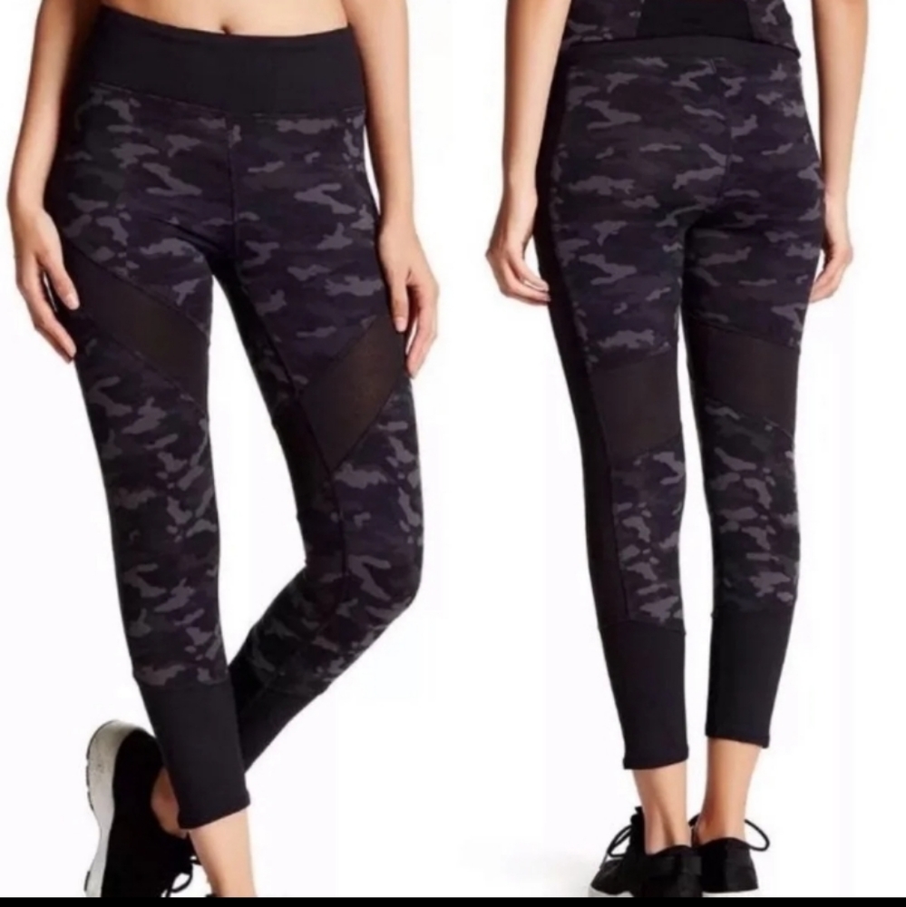 Threads for thought Bellatrix camo leggings large